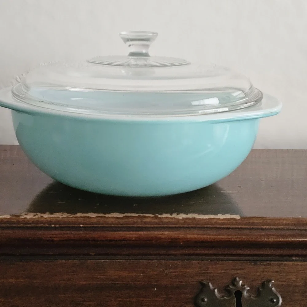 Vintage Pyrex #024 2-Quart  Turquoise Robin's Egg Blue Casserole W/624C Lid